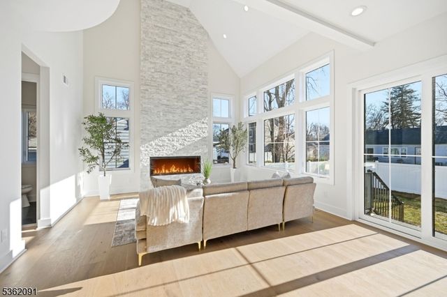 4 Maplewood Dr, Livingston Twp., NJ 07039