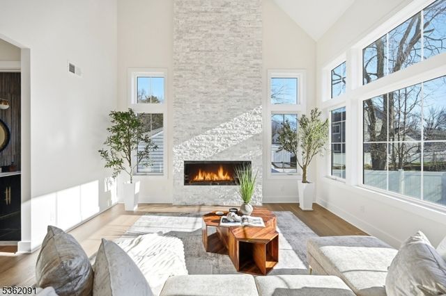 4 Maplewood Dr, Livingston Twp., NJ 07039