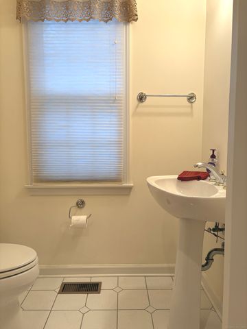 5 Howes Court, Ridgefield, CT 06877