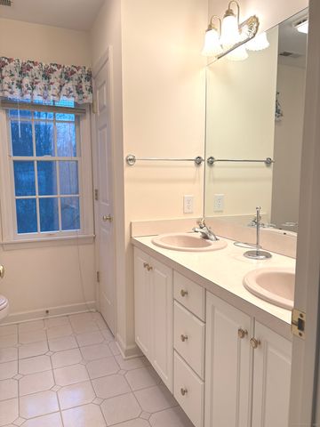 5 Howes Court, Ridgefield, CT 06877