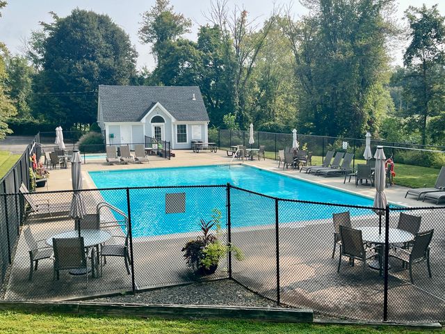 5 Howes Court, Ridgefield, CT 06877