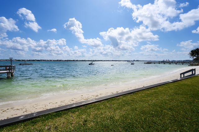 5600 N Flagler Drive 1105, West Palm Beach, FL 33407