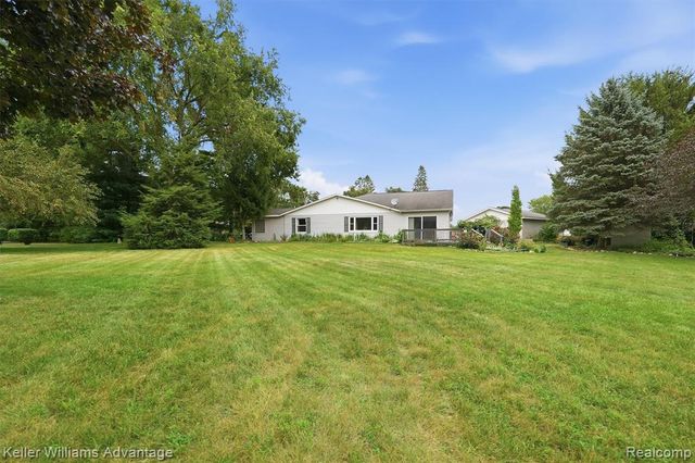 701 Artdale Drive, White Lake, MI 48383