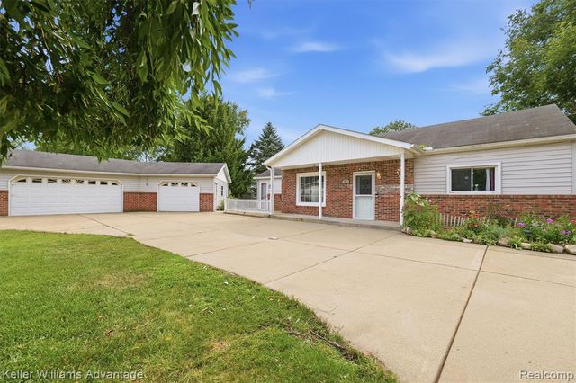 701 Artdale Drive, White Lake, MI 48383