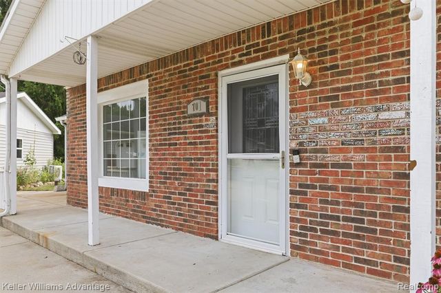 701 Artdale Drive, White Lake, MI 48383