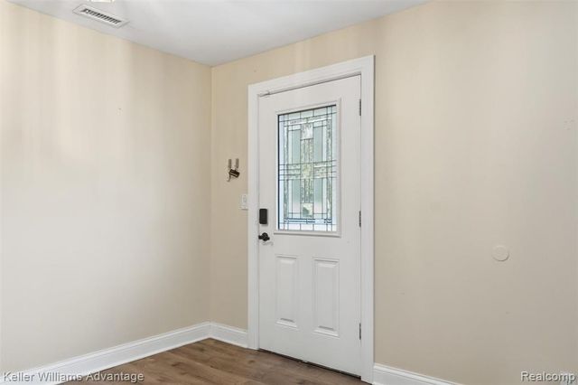 701 Artdale Drive, White Lake, MI 48383