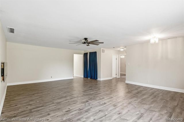 701 Artdale Drive, White Lake, MI 48383