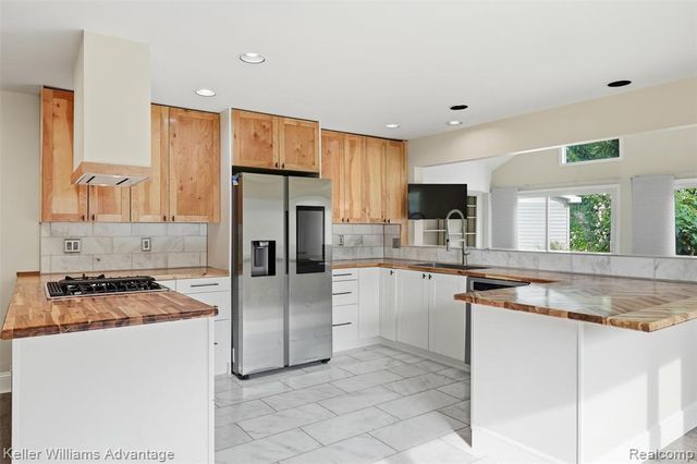701 Artdale Drive, White Lake, MI 48383