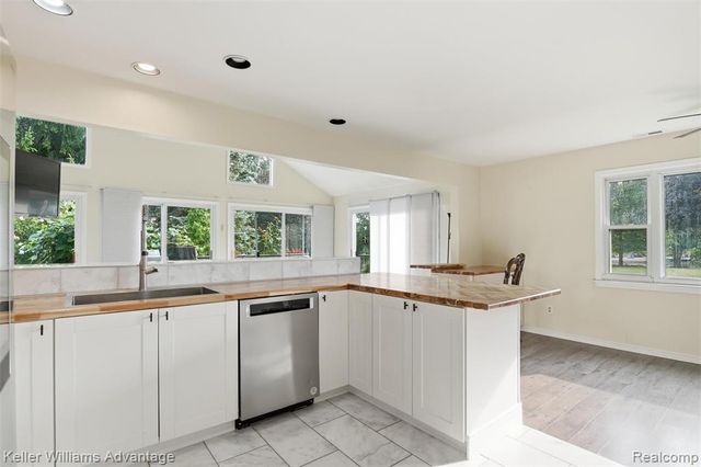 701 Artdale Drive, White Lake, MI 48383