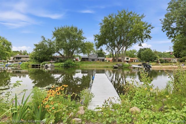 701 Artdale Drive, White Lake, MI 48383