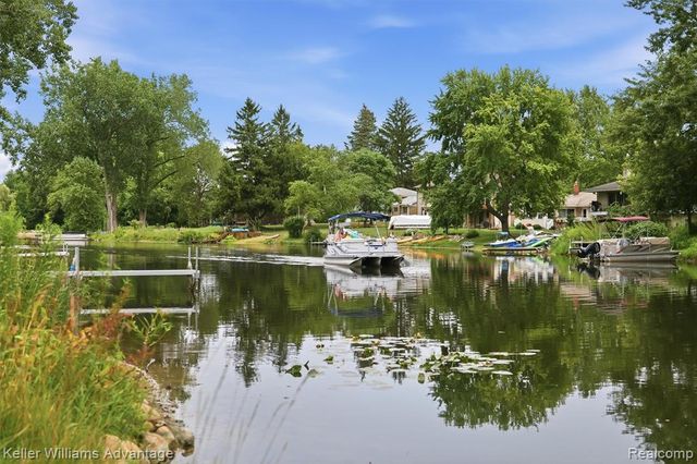 701 Artdale Drive, White Lake, MI 48383