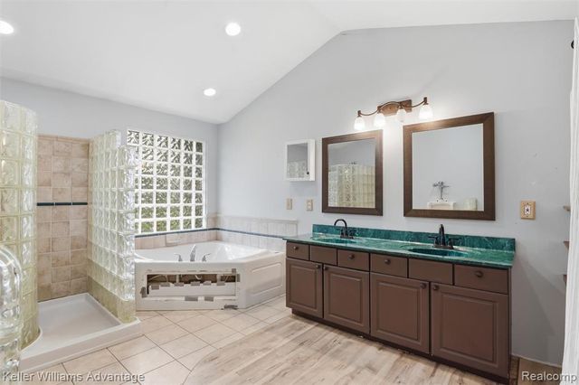 701 Artdale Drive, White Lake, MI 48383