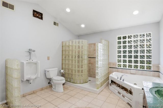 701 Artdale Drive, White Lake, MI 48383
