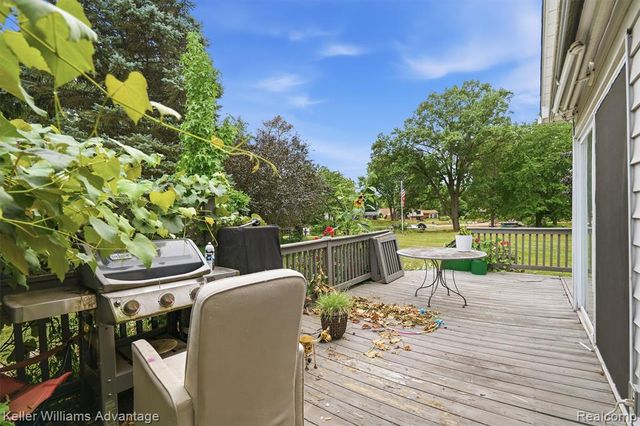 701 Artdale Drive, White Lake, MI 48383