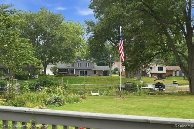 701 Artdale Drive, White Lake, MI 48383