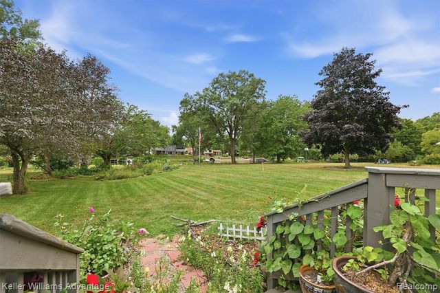 701 Artdale Drive, White Lake, MI 48383