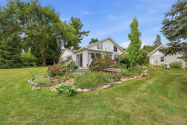 701 Artdale Drive, White Lake, MI 48383
