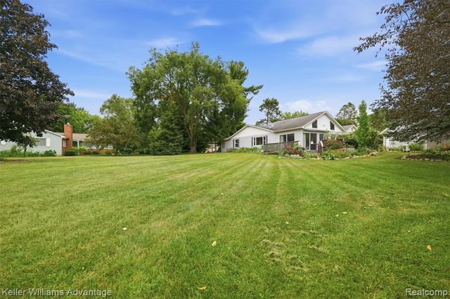 701 Artdale Drive, White Lake, MI 48383