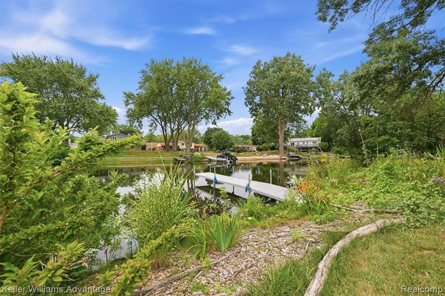 701 Artdale Drive, White Lake, MI 48383