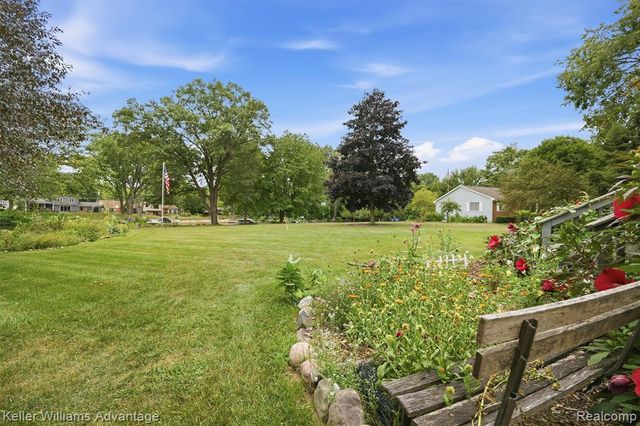 701 Artdale Drive, White Lake, MI 48383