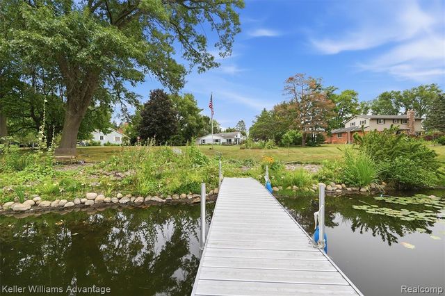 701 Artdale Drive, White Lake, MI 48383