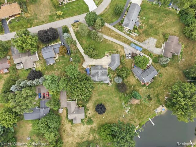 701 Artdale Drive, White Lake, MI 48383