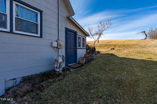 2734 Crackers Neck Road, Mountain City, TN 37683