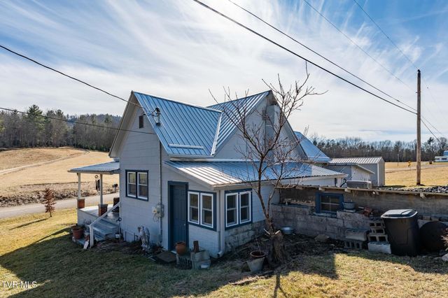 2734 Crackers Neck Road, Mountain City, TN 37683