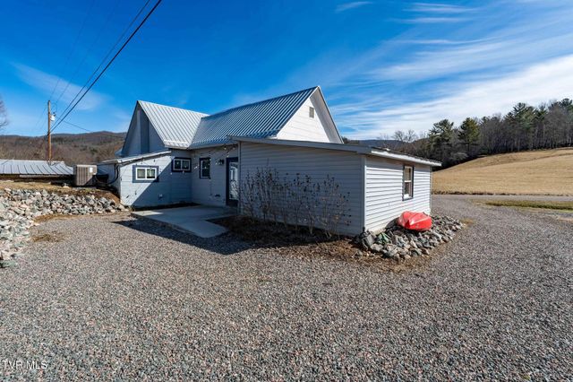 2734 Crackers Neck Road, Mountain City, TN 37683