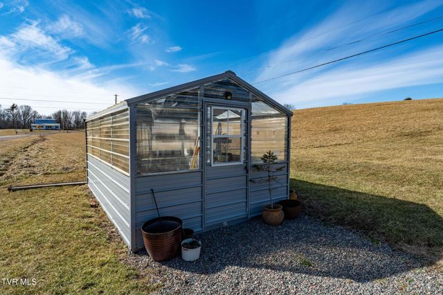 2734 Crackers Neck Road, Mountain City, TN 37683