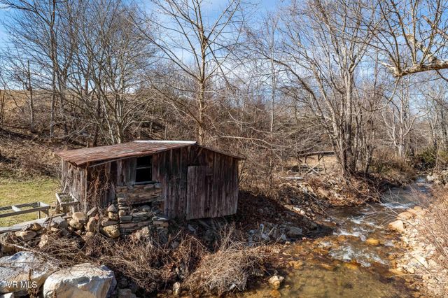 2734 Crackers Neck Road, Mountain City, TN 37683