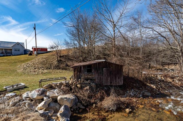 2734 Crackers Neck Road, Mountain City, TN 37683