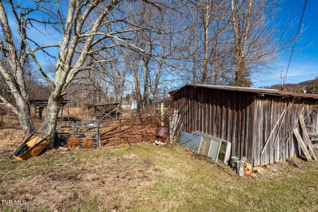 2734 Crackers Neck Road, Mountain City, TN 37683