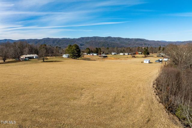 2734 Crackers Neck Road, Mountain City, TN 37683