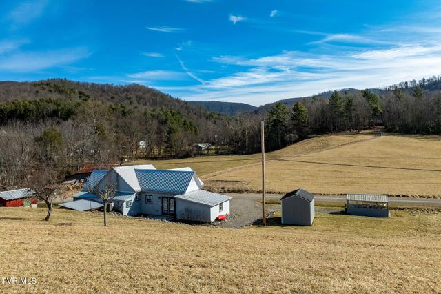 2734 Crackers Neck Road, Mountain City, TN 37683