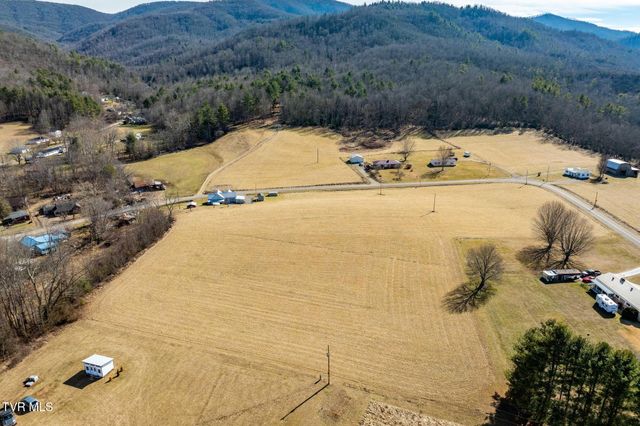 2734 Crackers Neck Road, Mountain City, TN 37683