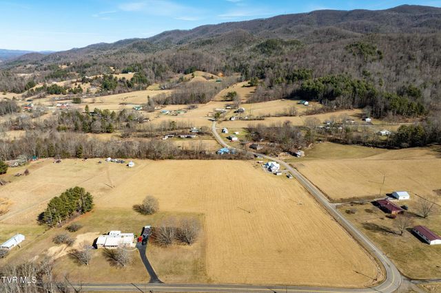 2734 Crackers Neck Road, Mountain City, TN 37683