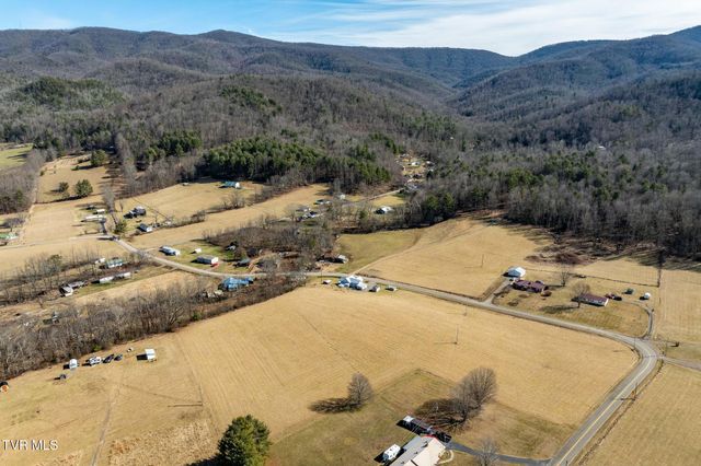 2734 Crackers Neck Road, Mountain City, TN 37683