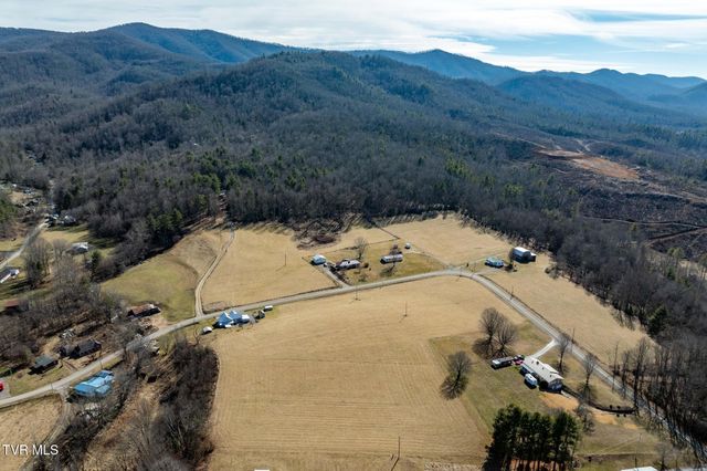 2734 Crackers Neck Road, Mountain City, TN 37683