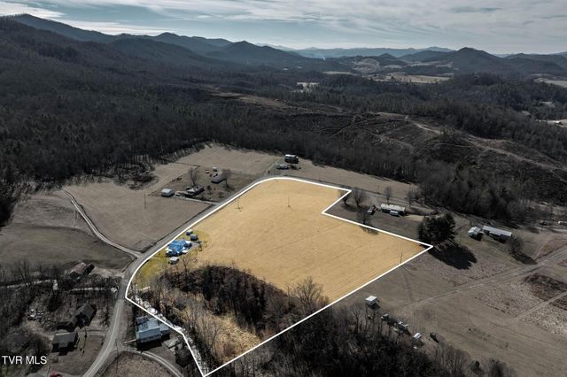 2734 Crackers Neck Road, Mountain City, TN 37683