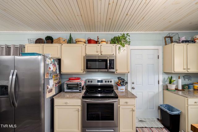 2734 Crackers Neck Road, Mountain City, TN 37683