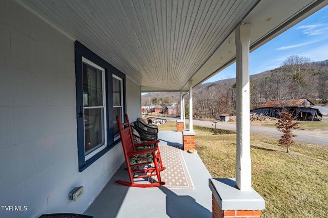 2734 Crackers Neck Road, Mountain City, TN 37683