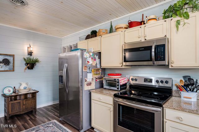 2734 Crackers Neck Road, Mountain City, TN 37683