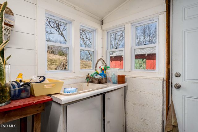 2734 Crackers Neck Road, Mountain City, TN 37683