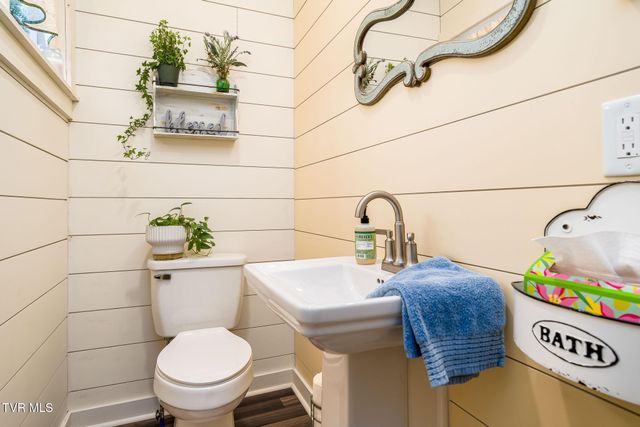 2734 Crackers Neck Road, Mountain City, TN 37683