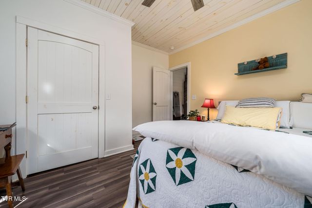 2734 Crackers Neck Road, Mountain City, TN 37683