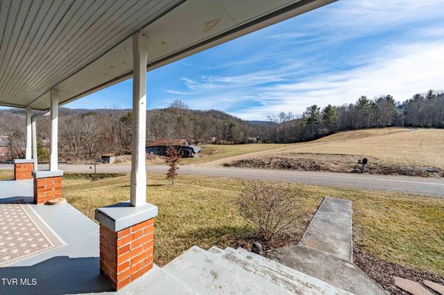 2734 Crackers Neck Road, Mountain City, TN 37683