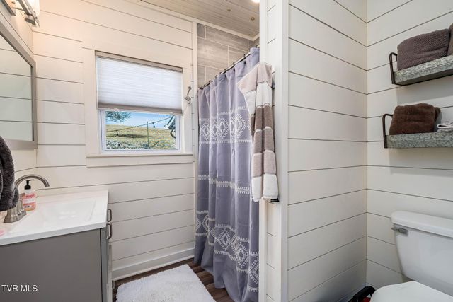 2734 Crackers Neck Road, Mountain City, TN 37683