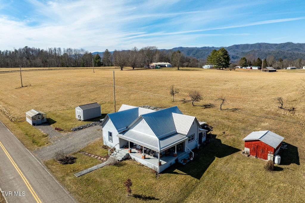 2734 Crackers Neck Road, Mountain City, TN 37683