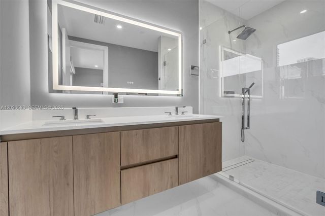 820 NE 2nd Street 1, Fort Lauderdale, FL 33301